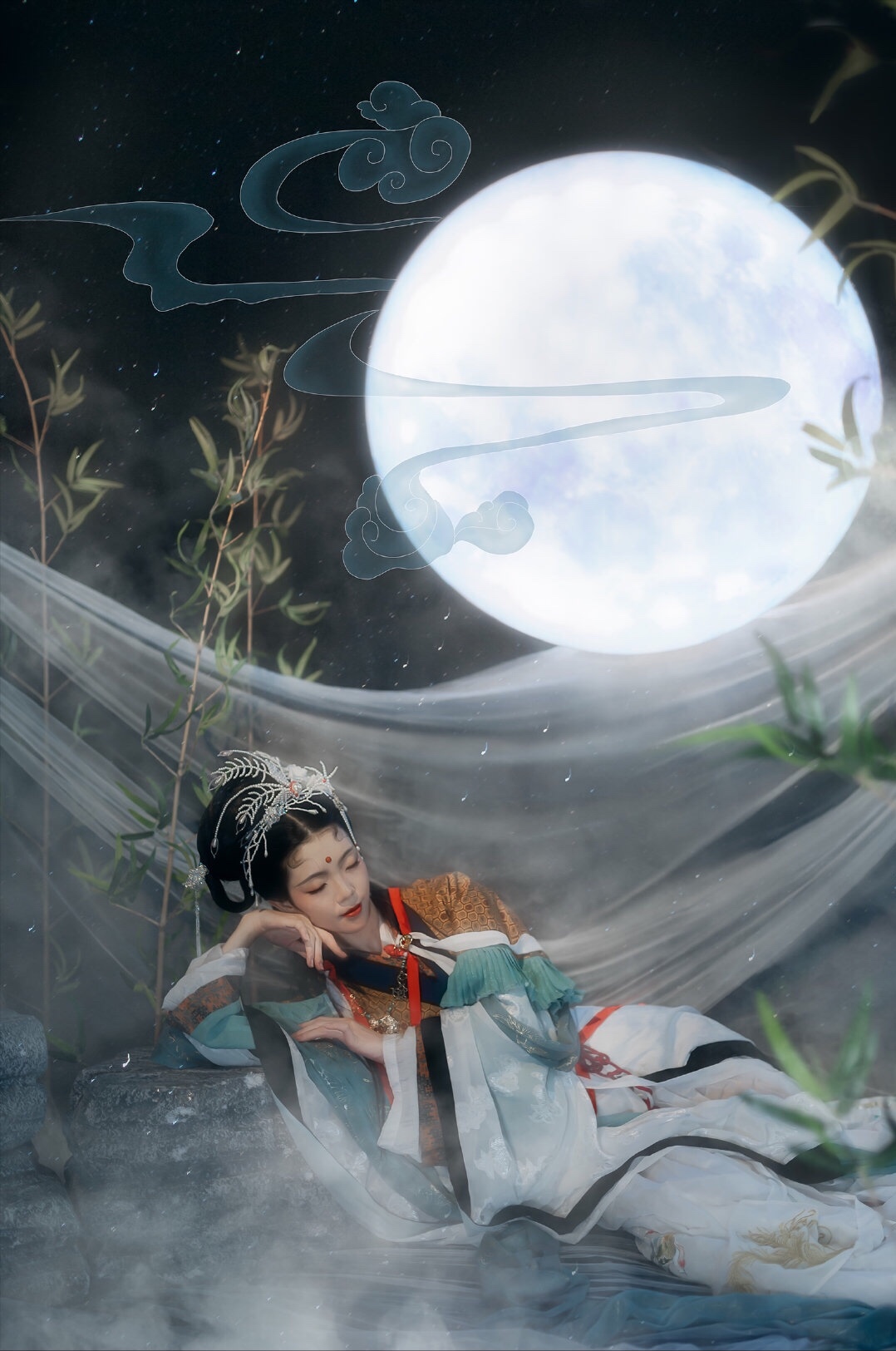 嫦娥广寒宫抚琴，月下独奏寂寥音