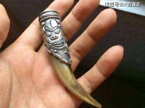 一代枭雄独胆摸金符，神秘墓道间的隐秘传奇